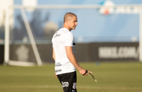 Sylvinho comanda seu primeiro treino como tcnico do Corinthians