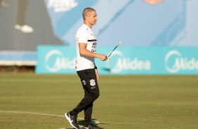 Sylvinho comandando seu primeiro treino como tcnico do Corinthians