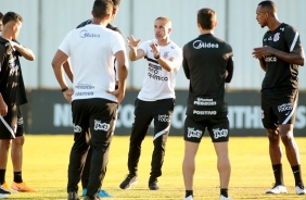 Sylvinho faz seu primeiro treino como treinador do Corinthians