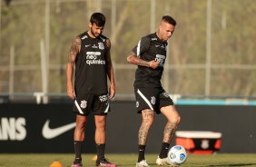 Camacho e Luan durante o treinamento do Corinthians no CT Dr. Joaquim Grava