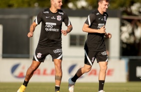 Fbio Santos e Piton durante o treinamento do Corinthians no CT Dr. Joaquim Grava