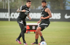 Fagner e Camacho durante ltimo treino do Corinthians antes da estreia pelo Brasileiro 2021