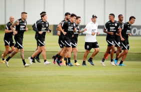 Flvio de Oliveira e elenco durante ltimo treino do Corinthians antes da estreia pelo Brasileiro