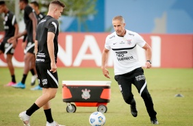 Piton e Sylvinho durante último treino do Corinthians antes da estreia pelo Brasileiro 2021