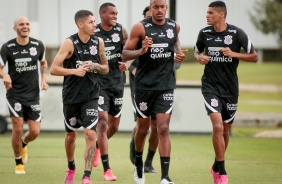 Raul Gustavo e companheiros durante último treino do Corinthians antes da estreia pelo Brasileirão