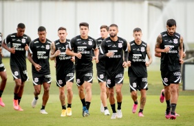 Roni, Vitinho e companheiros durante ltimo treino do Corinthians antes da estreia pelo Brasileiro