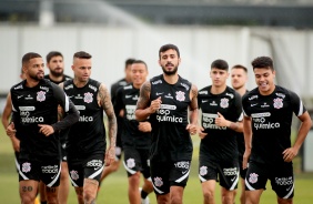 Vitinho, Camacho, Roni e companheiros durante último treino do Corinthians antes da estreia no BR