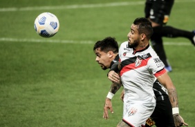 Fagner durante jogo entre Corinthians e Atlético-GO, pela estreia do Brasileiro 2021