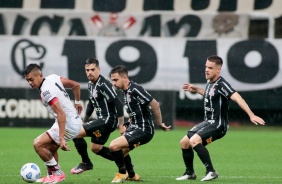 Fagner, Gustavo e Ramiro na estreia do Corinthians no Campeonato Brasileiro 2021, contra o Atltico