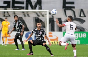 Gil e Camacho na estreia do Corinthians no Campeonato Brasileiro 2021, contra o Atltico-MG