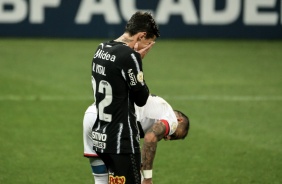 Mateus Vital lamenta o pênalti perdido durante partida entre Corinthians e Atlético-GO