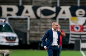 Sylvinho comandou seu primeiro jogo como treinador do Corinthians na partida diante o Atltico-GO