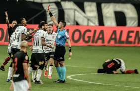 Fagner foi expulso no jogo entre Corinthians e Atltico-GO, pela Copa do Brasil
