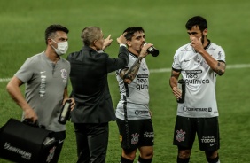 Camacho, Fagner e Sylvinho durante jogo entre Corinthians e Atltico-GO, pela Copa do Brasil