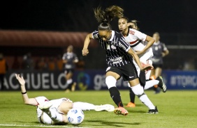 Adriana durante jogo contra o So Paulo, pelo Brasileiro Feminino, em Cotia