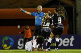 Andressinha e Jheniffer durante jogo contra o So Paulo, pelo Brasileiro Feminino, em Cotia