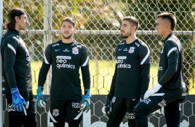 Goleiros durante o último treino do Corinthians antes do jogo contra o América-MG