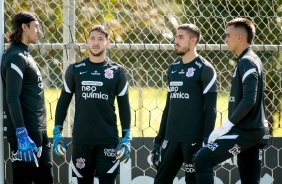 Goleiros durante o ltimo treino do Corinthians antes do jogo contra o Amrica-MG