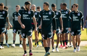 Méndez e Mandaca durante o último treino do Corinthians antes do jogo contra o América-MG