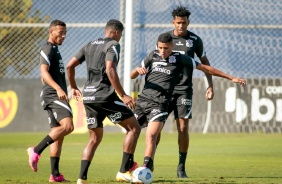 Varanda e companheiros durante o último treino do Corinthians antes do jogo contra o América-MG