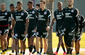 Vital e companheiros durante o último treino do Corinthians antes do jogo contra o América-MG