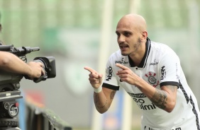 Fbio Santos comemorando seu gol na partida entre Corinthians e Amrica-MG, pelo Brasileiro