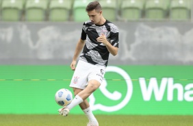 Lucas Piton durante aquecimento da partida entre Corinthians e Amrica-MG, pelo Brasileiro