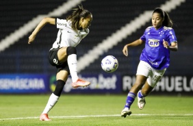 Adriana durante duelo entre Corinthians e Cruzeiro, pelo Brasileiro Feminino