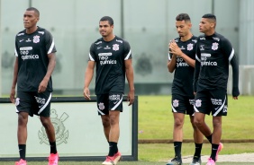 Jogadores da base durante dia de treino do Corinthians, no CT Dr. Joaquim Grava