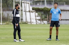 Danilo e Matheus Matias durante treino do elenco de Aspirantes do Corinthians