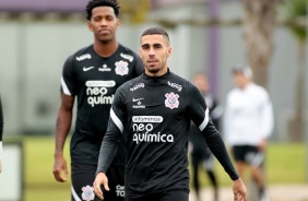 Gabriel e Gil no ltimo treino do Corinthians antes do jogo contra o Atltico-GO