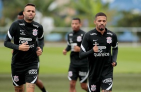 Luan e Vitinho no ltimo treino do Corinthians antes do jogo contra o Atltico-GO