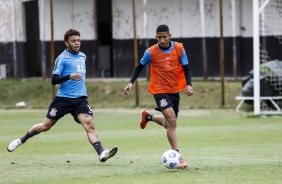 Rafael Bilu e Igor Marques durante treino do elenco de Aspirantes do Corinthians