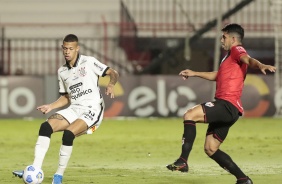 Zagueiro Joo Victor durante jogo entre Corinthians e Atltico-GO, pela Copa do Brasil