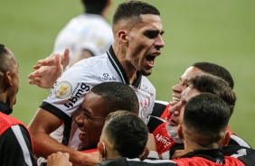 Gabriel comemorando seu gol no duelo entre Corinthians e Palmeiras, pelo Brasileirão