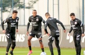 Lo Santos, Raul Gustavo, Gabriel e Fagner durante treino do CT Dr. Joaquim Grava