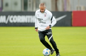 Sylvinho durante treino do CT Dr. Joaquim Grava