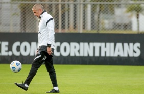 Sylvinho durante treino do CT Dr. Joaquim Grava