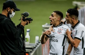 Volante Gabriel comemorando seu gol na partida entre Corinthians e Palmeiras, pelo Brasileiro 2021