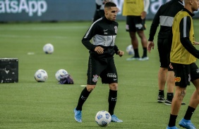 Gabriel no aquecimento antes do Drbi entre Corinthians e Palmeiras, no Allianz Parque