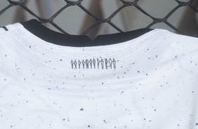 Detalhe na nuca da nova camisa do Corinthians