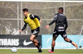 Lo Santos durante treino do Corinthians no CT Dr. Joaquim Grava