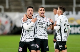 Roni, Gabriel e Vital no jogo entre Corinthians e Red Bull Bragantino, pelo Brasileiro