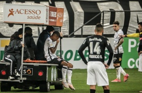 Lo Natel saindo de campo no jogo entre Corinthians e Red Bull Bragantino, pelo Brasileiro