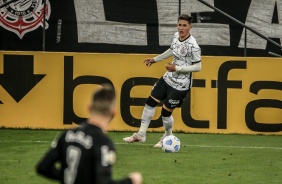 Mateus Vital durante jogo entre Corinthians e Red Bull Bragantino, pelo Brasileiro