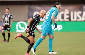 Cssio e Fbio Santos na partida entre Corinthians e Bahia, pelo Brasileiro, em Pituau