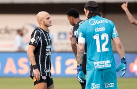 Fábio Santos e Cássio na partida entre Corinthians e Bahia, pelo Brasileiro, em Pituaçu