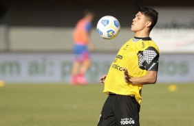 Roni no aquecimento para partida entre Corinthians e Bahia, pelo Campeonato Brasileiro