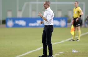 Tcnico Sylvinho na partida entre Corinthians e Bahia, pelo Brasileiro, em Pituau