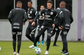 Vital e companheiros no ltimo treino do Corinthians antes do duelo contra o Bahia